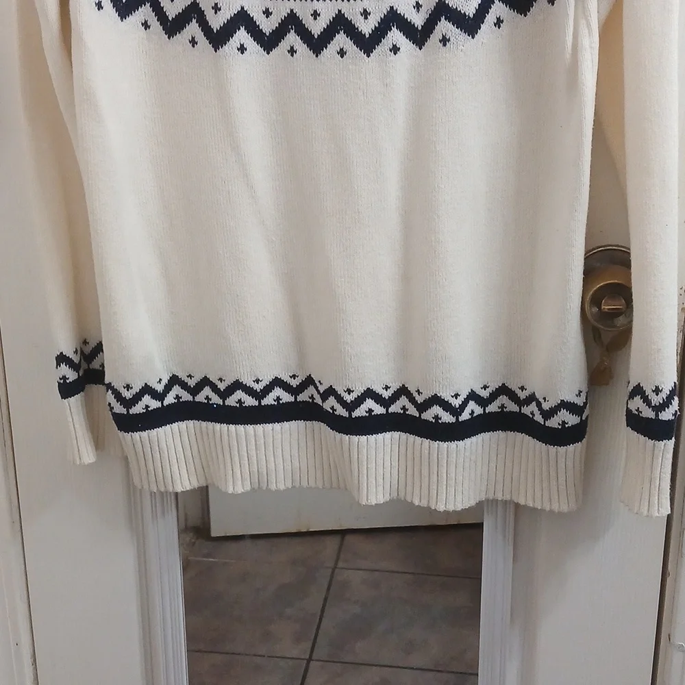 Navy and Off White Patterned Sweater Size Large - Picture 3 of 10